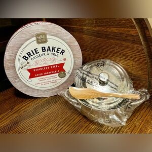 Brie Baker with Stainless Steel Lid and Wooden Spoon